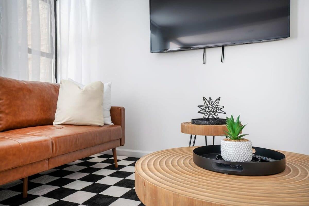 Apartment 91-1d 3br 2baths Duplex With A Private Back Yard - Gym *