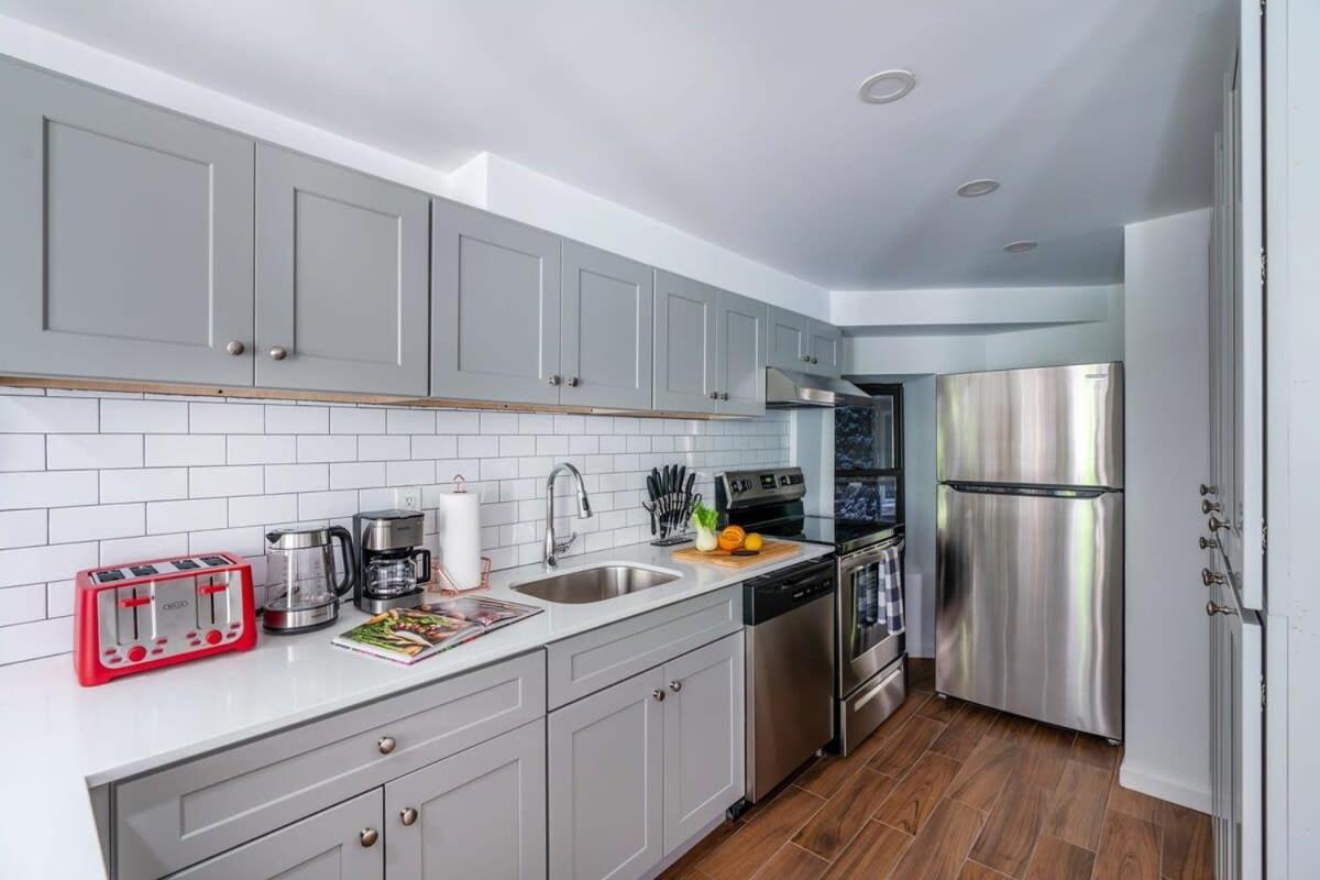 91-1d 3br 2baths Duplex With A Private Back Yard - Gym Apartment *